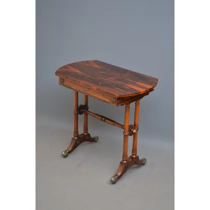 Zdjęcie Antyczny, regencyjny stolik z lampką z drzewa różanego z 1825 roku