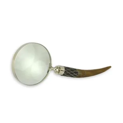 Zdjęcie Luksusowe szkło powiększające z piękną rączką