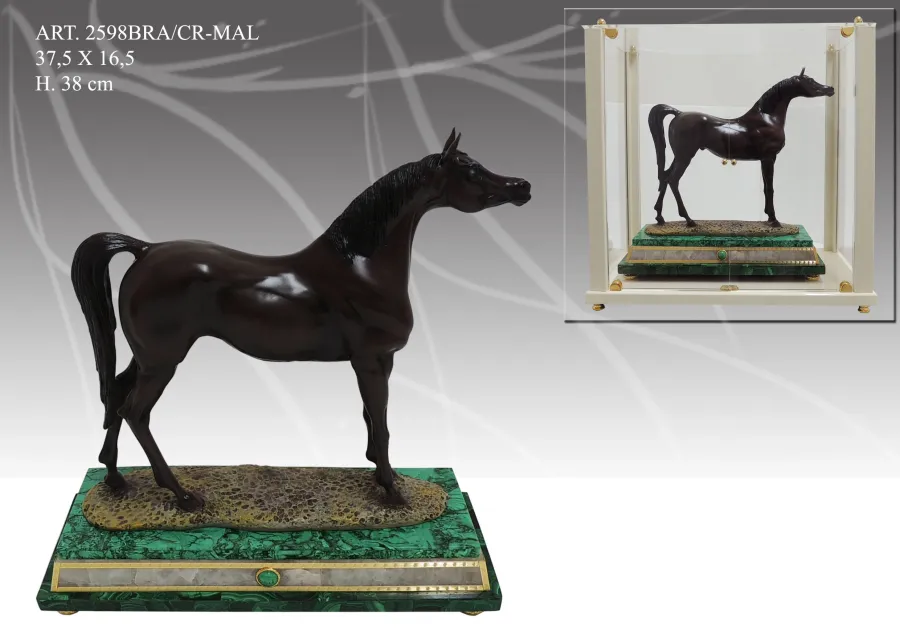 obrazek 1 Szykowny koń na podstawie