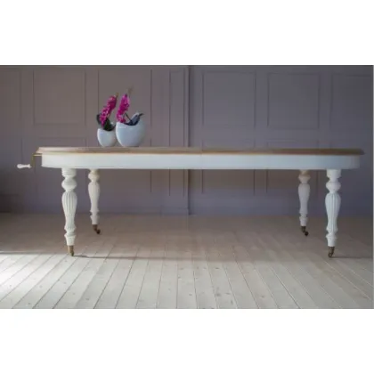 Zdjęcie Wykonany we Włoszech - stylowy stół owalny z drewna