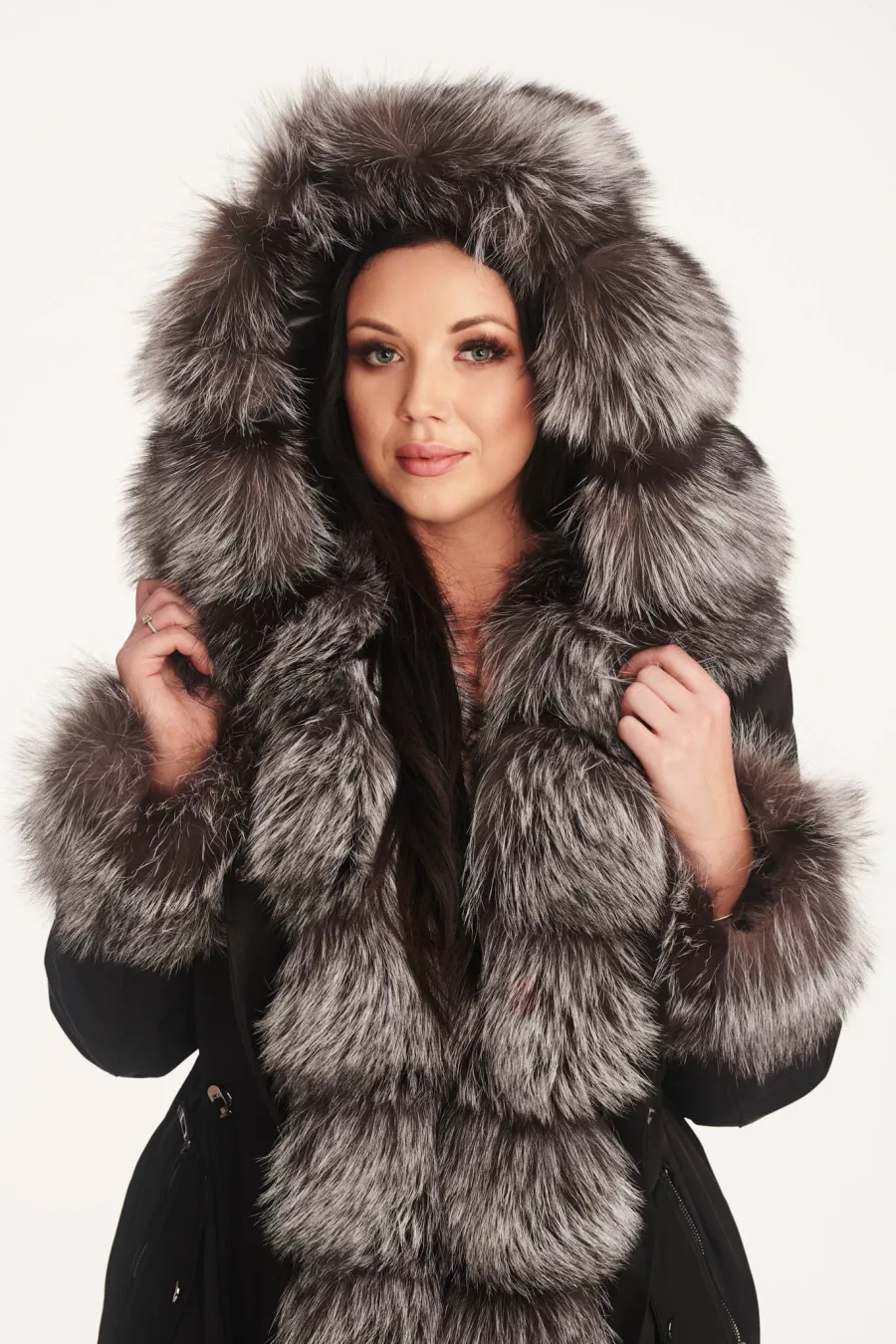 obrazek 1 Parka z bogatym obszyciem z lisa srebrnego