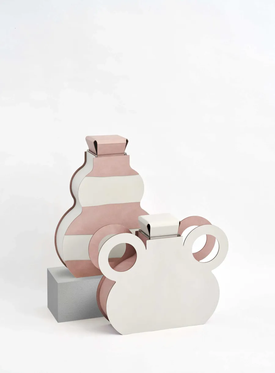 obrazek 4 Unikalny wazon Otto 9x42xH38 cm wykonany z naturalnej skór w kolorze perłowym