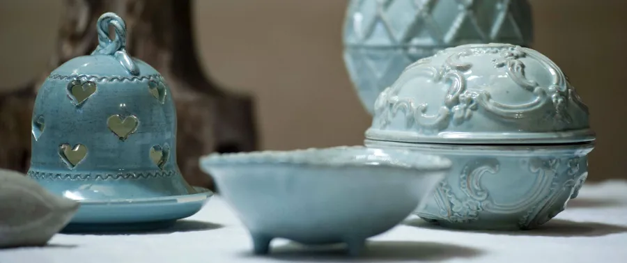 obrazek 3 Unikatowy ceramiczny świecznik w kształcie dzwonka - Virginia Casa