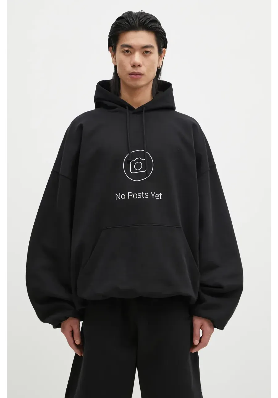 obrazek 1 VETEMENTS bluza No Posts Cropped Boxy kolor czarny z kapturem z nadrukiem UA66HD660B