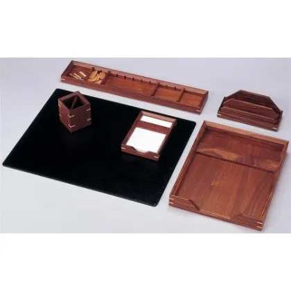 Zdjęcie Drewniany zestaw na biurko