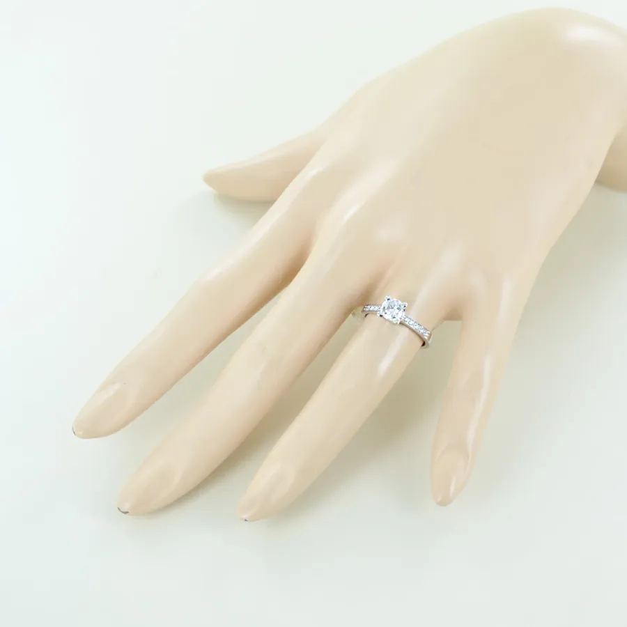 obrazek 2 Włoski pierścionek Solitaire z brylantem 0,65 ct i brylantami na trzpieniu