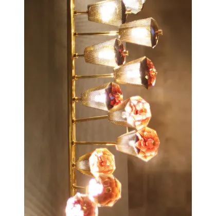 Zdjęcie Inspirowana kształtem pnącego bluszczu lampa ścienna Ivy