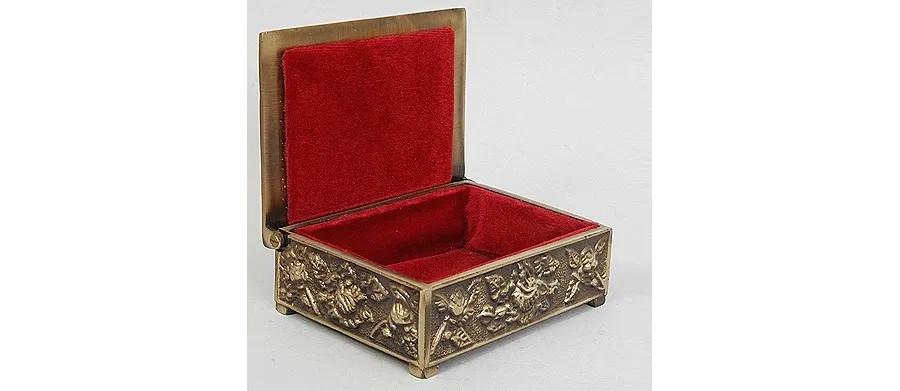 picture 1 Bronze box for a gift