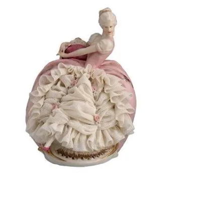Zdjęcie Włoska porcelanowa figura kobiety siedzącej
