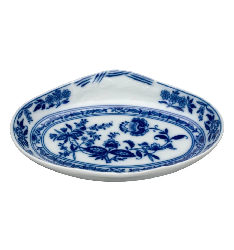 obrazek 1 Klasyczny talerz na oliwki Margão z roślinnym wzorem inspirowanym klasyczną porcelaną - Vista Alegre