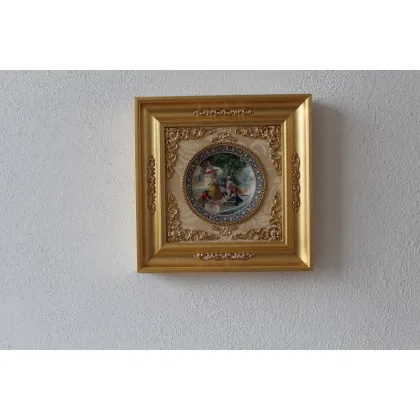 Zdjęcie Cudowny porcelanowy obraz w złotym obramowaniu na ścianę