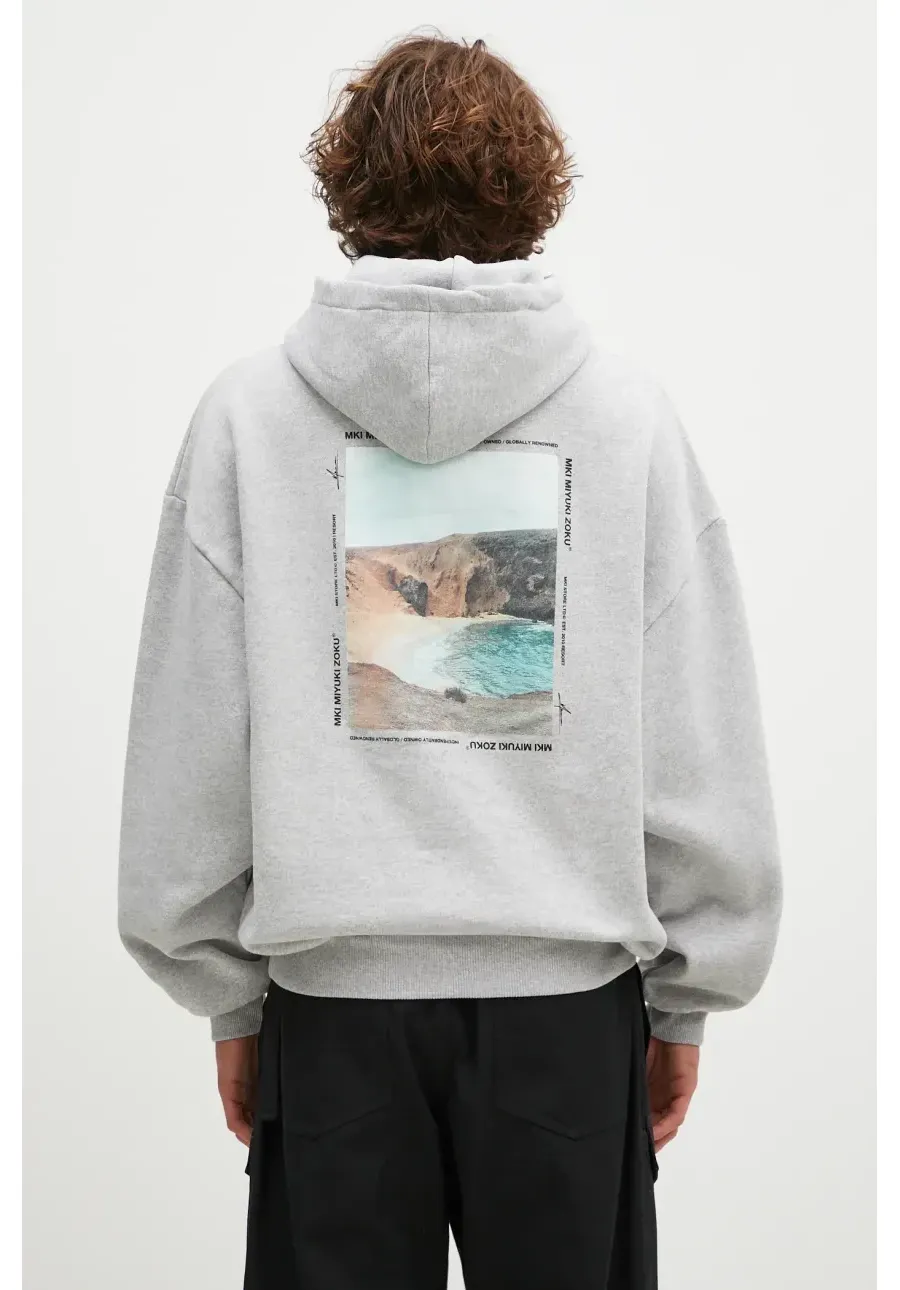 obrazek 1 MKI MIYUKI ZOKU bluza Resort Hoody męska kolor szary z kapturem z nadrukiem RESORT.HOODY