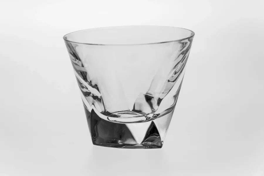 obrazek 1 Elegancki zestaw 6 szklanek do whisky Triangle