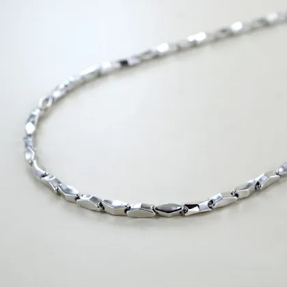 Zdjęcie Fasetowany naszyjnik męski z białego złota - 50 cm