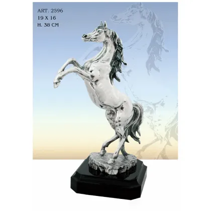 Zdjęcie Wyjątkowa figura dumnego konia