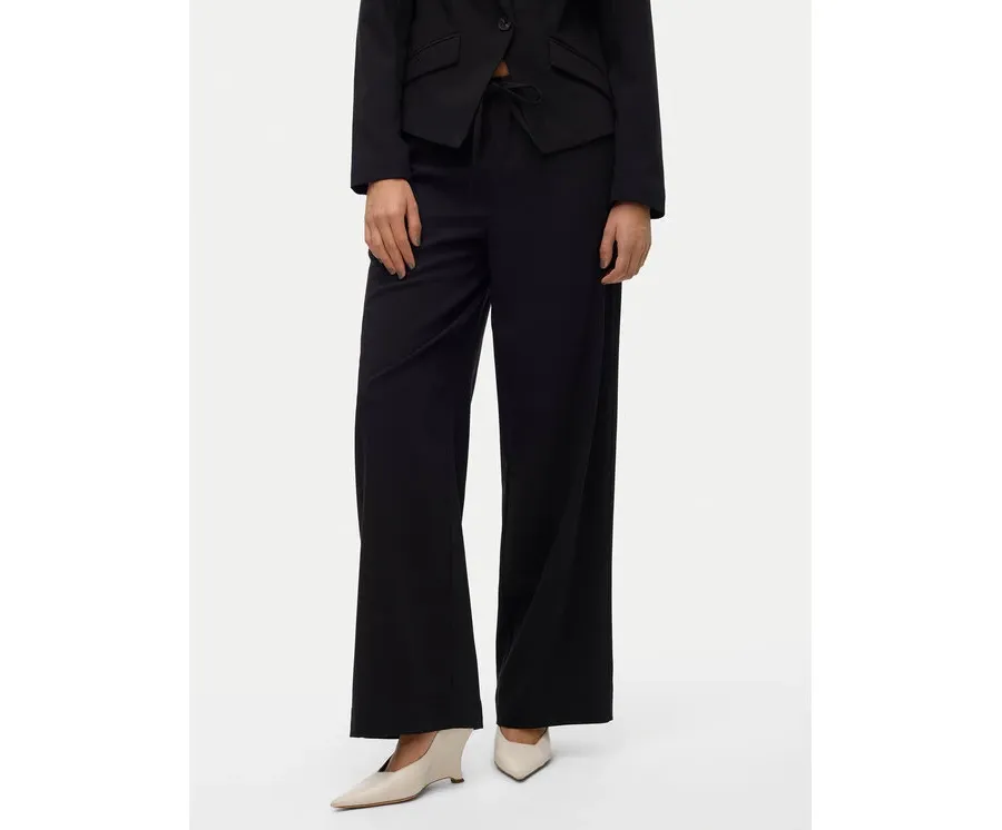 obrazek 1 Vero Moda Spodnie materiałowe Babette 10320601 Czarny Straight Fit