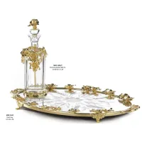 Zdjęcie Dekoracyjna taca i butelka na perfumy od włoskiego producenta