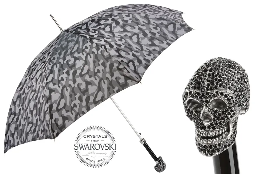 obrazek 1 Stylowy parasol męski zdobiony szarym wzorem kamuflażu z rączką w kształcie czaszki – Pasotti