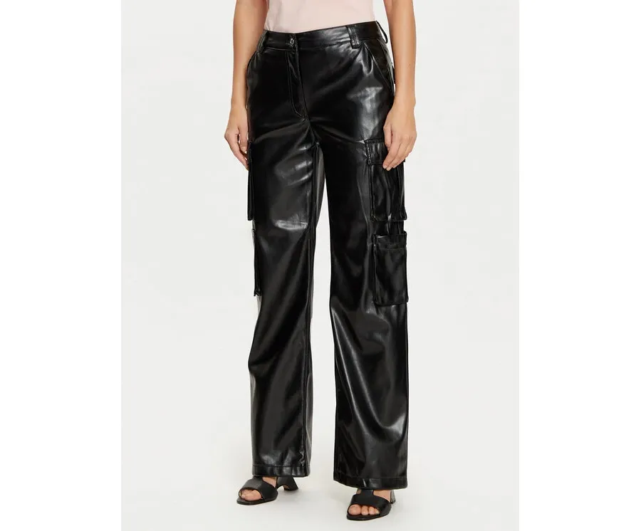 obrazek 1 Guess Spodnie z imitacji skóry Kori W4YB11 WF8Q0 Czarny Relaxed Fit
