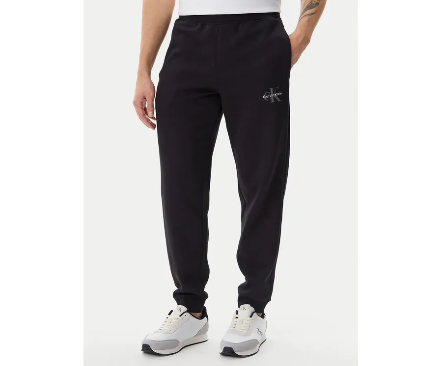 obrazek 1 Calvin Klein Jeans Spodnie dresowe LV040BM802 Czarny Regular Fit