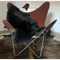 Zdjęcie Asymetryczny czarny dywan ze skóry owczej