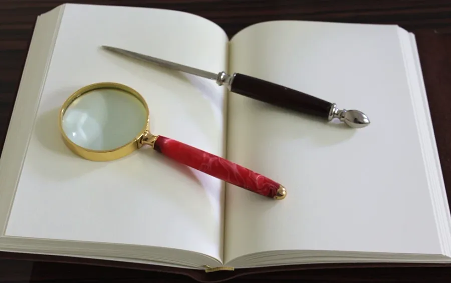 picture 5 Stylish Italian magnifying glass