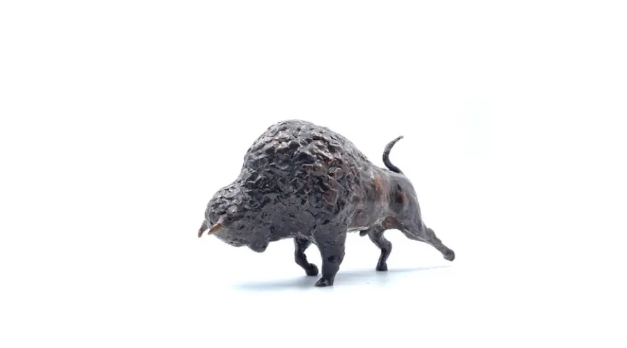 obrazek 2 Oryginalna figurka z brązu przedstawiająca bizona - idealna na prezent