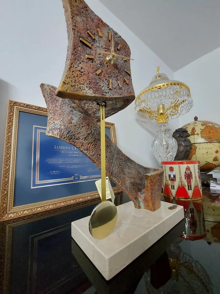 picture 3 Unusual clock with pendulum