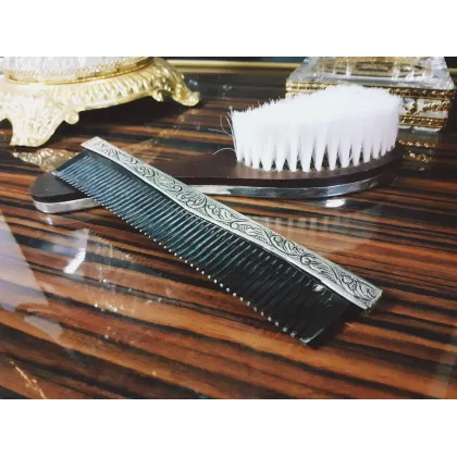Picture Beautiful comb and brush - Chinelli