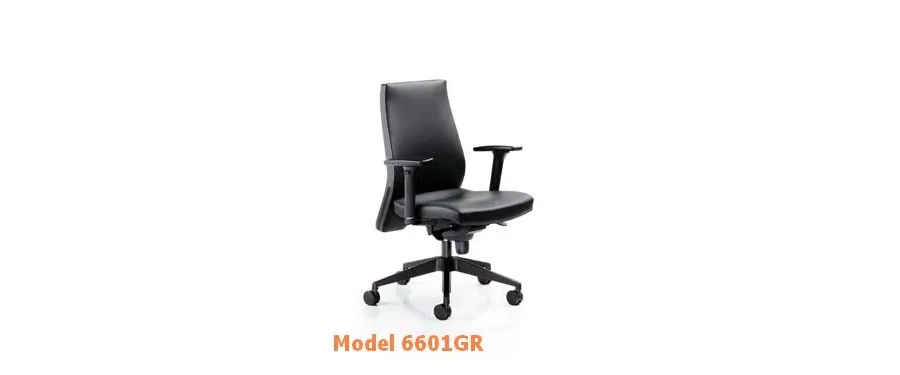 picture 2 Black leather armchair on wheels