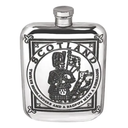 Zdjęcie Piękna piersiówka z wytłoczonym dudziarzem oraz przysłowiem