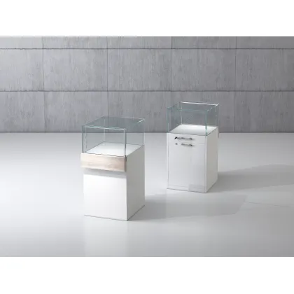 Zdjęcie Piękna funkcjonalna gablota ze szkła hartowanego