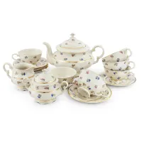 Picture Beautiful, stylish 15-piece classic tea set decorated with a floral motif - Leander