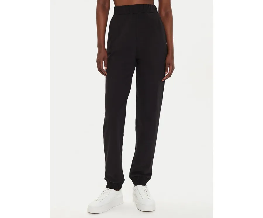 obrazek 1 Calvin Klein Jeans Spodnie dresowe J20J224443 Czarny Regular Fit
