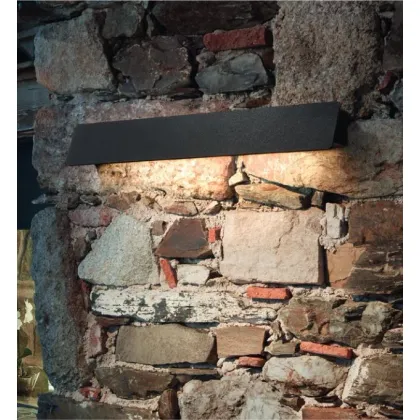 Zdjęcie Solidna lampa ścienna do ogrodu od hiszpańskiej marki