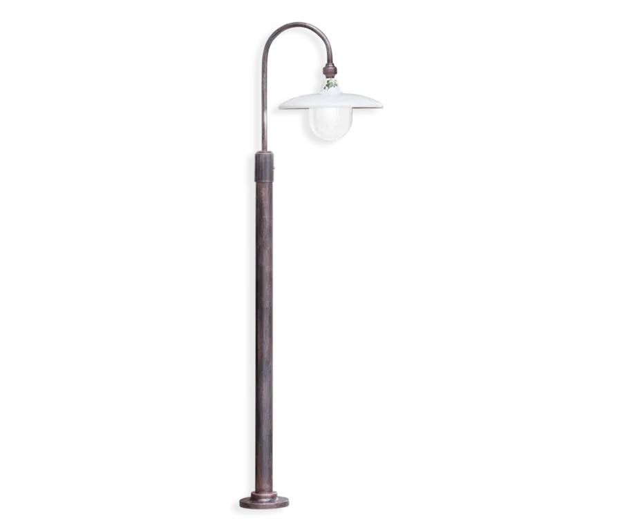 obrazek 1 Klasyczna włoska lampa stojąca na zewnątrz