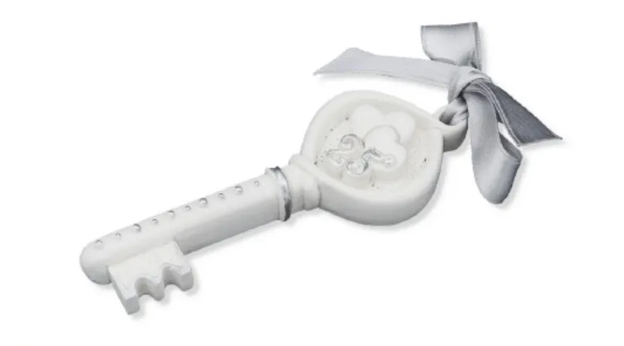 obrazek 1 Stylowa rzeźba – klucz fortuny ze srebrną wstążką