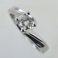 Zdjęcie Włoski złoty pierścionek Solitaire z półkaratowym diamentem z kolekcji Marilyn