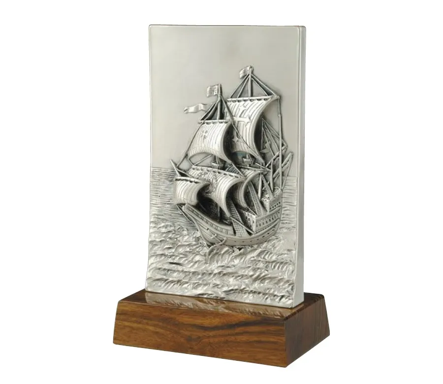 picture 1 Figurine with a ship - Astra Argenti store