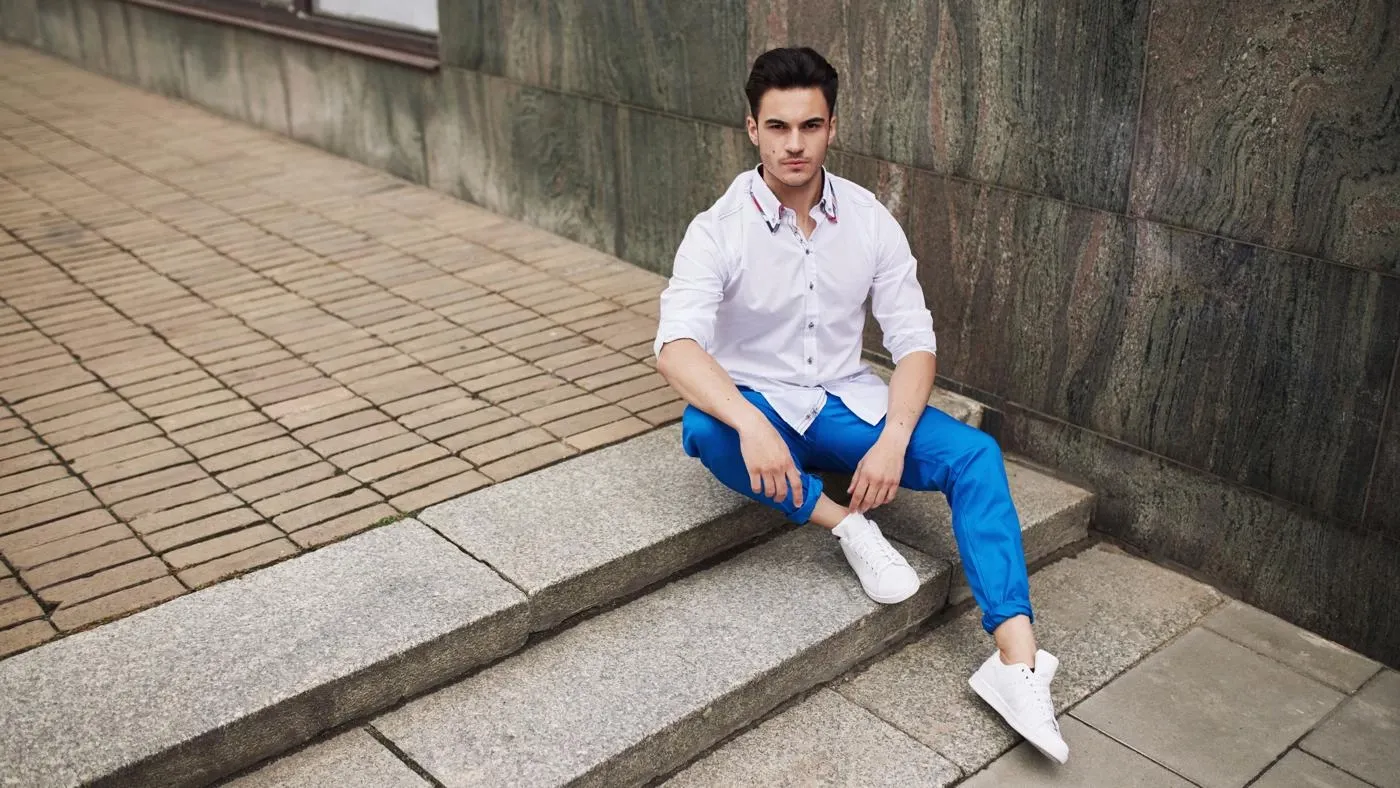 Nowoczesny biurowy look – odkryj stylowe propozycje ze sklepu odzieżowego