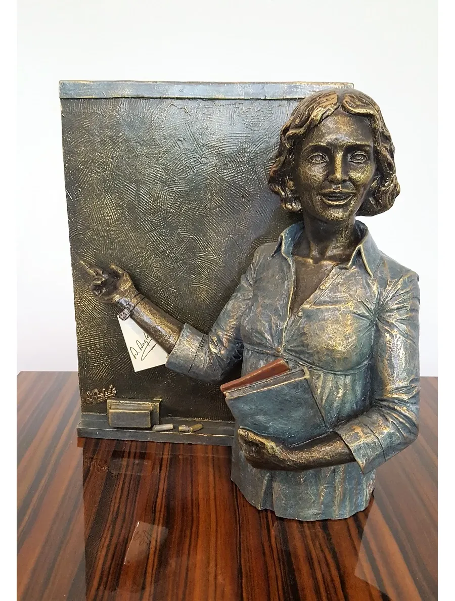 picture 4 A beautiful statue of a teacher at the blackboard
