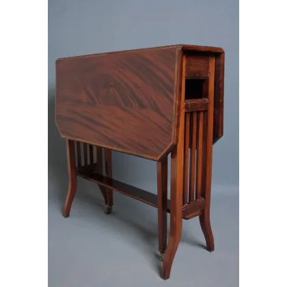 Zdjęcie Atrakcyjny i użyteczny, edwardiański stół Sutherland z mahoniu, z ozdobnym blatem