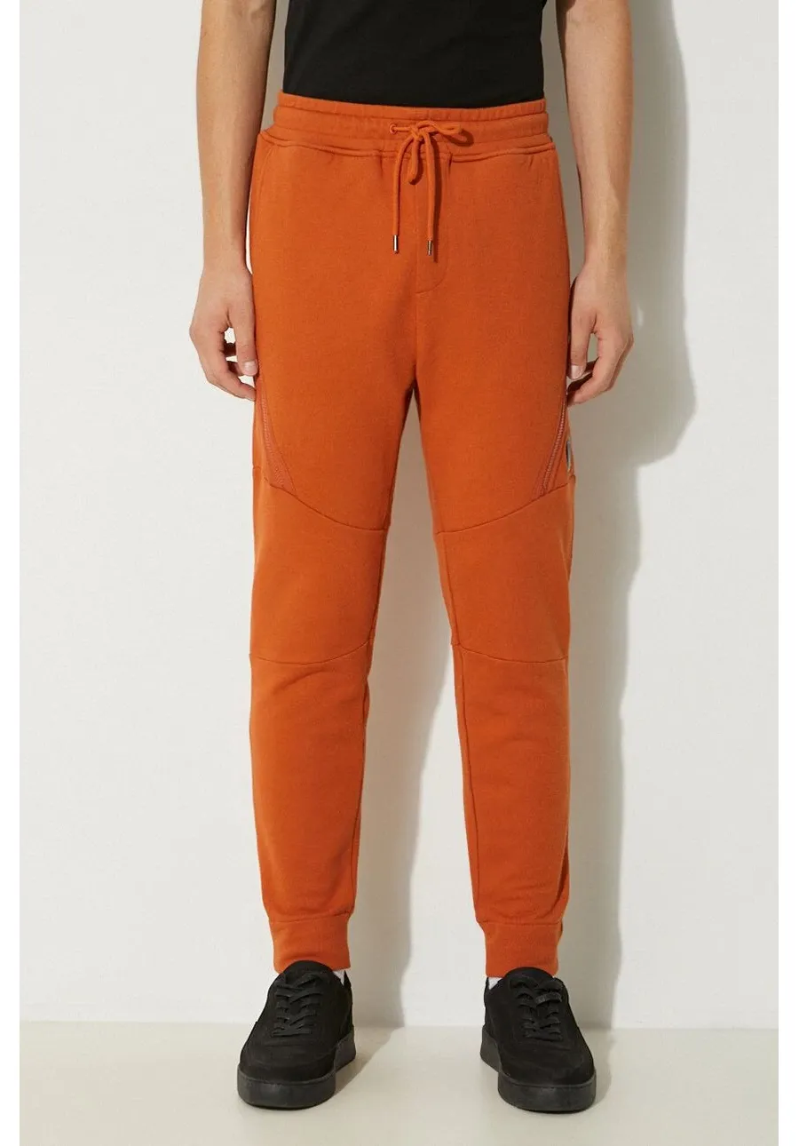 obrazek 1 C.P. Company spodnie dresowe bawełniane Diagonal Raised Fleece Lens Sweatpants kolor pomarańczowy gładkie 17CMSP084A005086W
