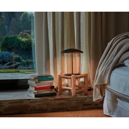 Zdjęcie Osobliwa lampka na stolik lub biurko od hiszpańskiej manufaktury