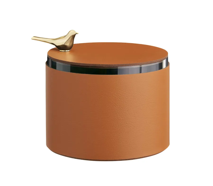 obrazek 1 Stylowe pudełko Ø15xH10 cm wykonane ze skóry w kolorze koniakowym