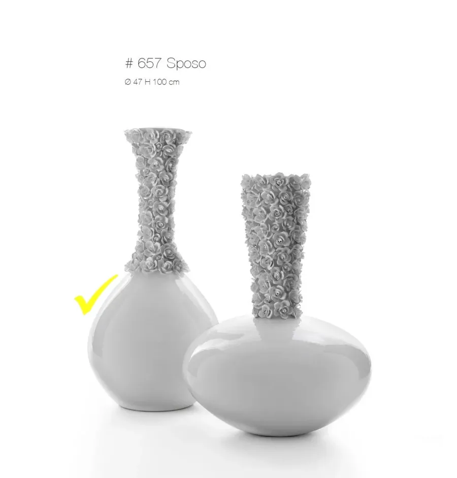 obrazek 1 Ceramiczny wazon zdobiony różyczkami