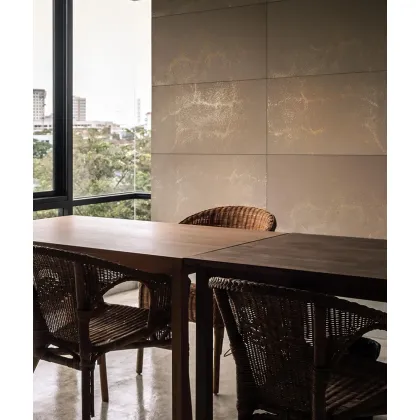 Zdjęcie 120x60 cm DS - (brązowy, złote kruszywo) - płyta beton architektoniczny ultralekka