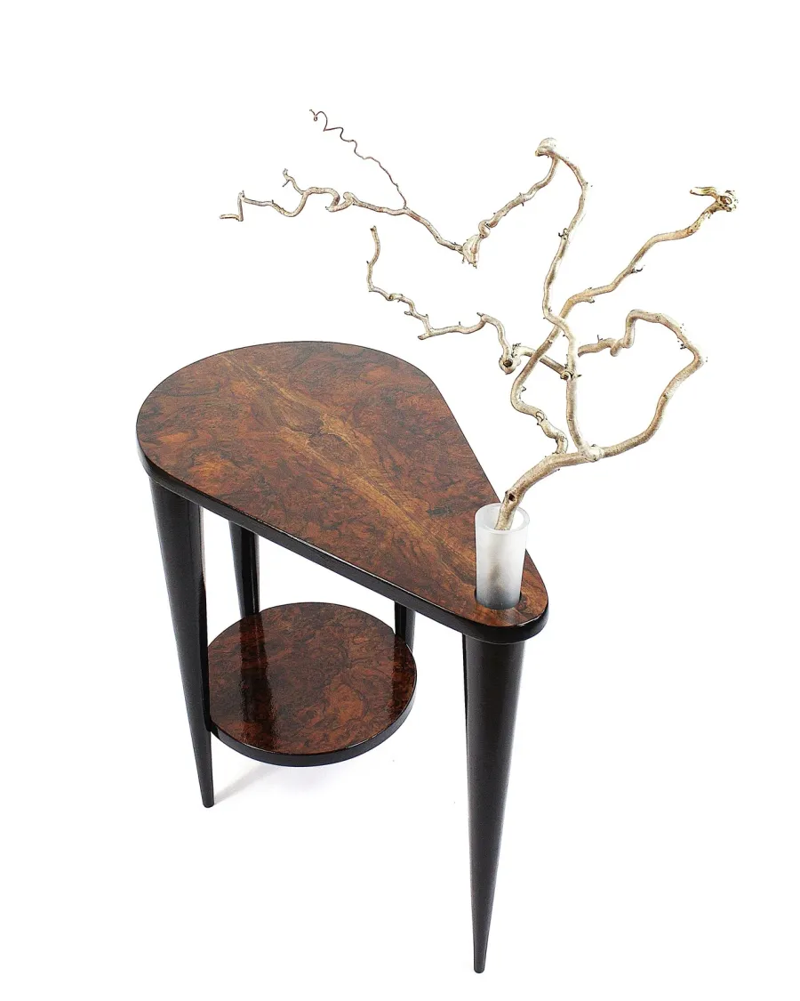 obrazek 3 Rzeźbiarski stolik kawowy Mid-Century Modern z czeczotą orzecha amerykańskiego i szklanym wazonem – handmade Polska