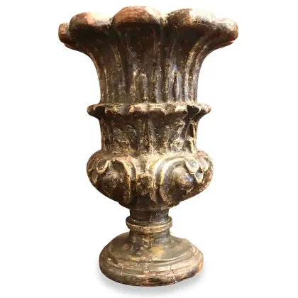 Zdjęcie Wazon z rzeźbionego i posrebrzanego drewna z początku XIX wieku