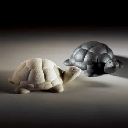 Picture Fantastic ceramic turtle figurine in many color variants